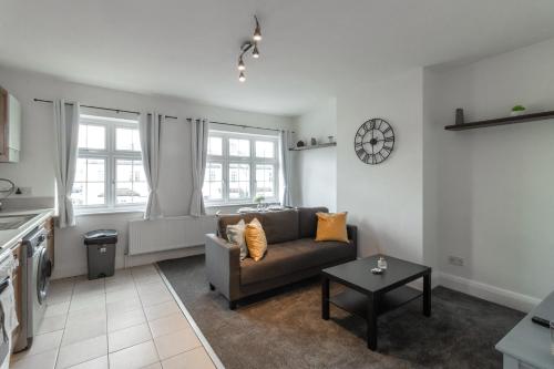 Η κουζίνα ή μικρή κουζίνα στο Spacious,2BR,2BA,High Street,Parking,WiFi