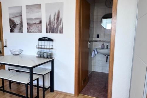 Η κουζίνα ή μικρή κουζίνα στο NEU! Ferienwohnung Weingarten