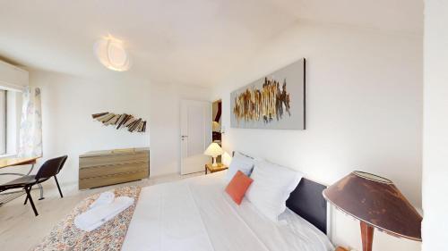 Postel nebo postele na pokoji v ubytování La Cedraie