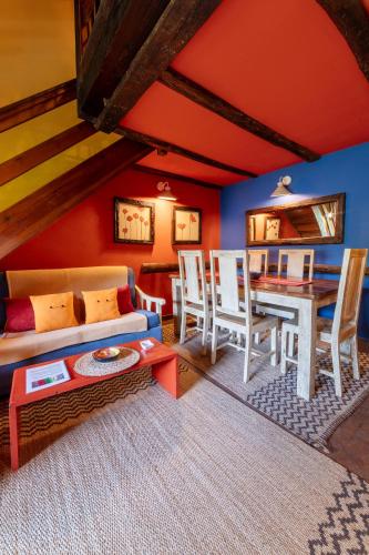 a living room with a couch and a table at Apartamentos Rurales & Spa La Bárcena in Enterria