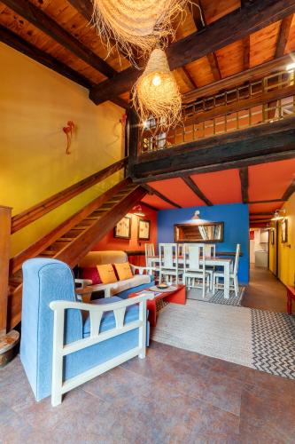 a living room with blue and orange walls at Apartamentos Rurales & Spa La Bárcena in Enterria