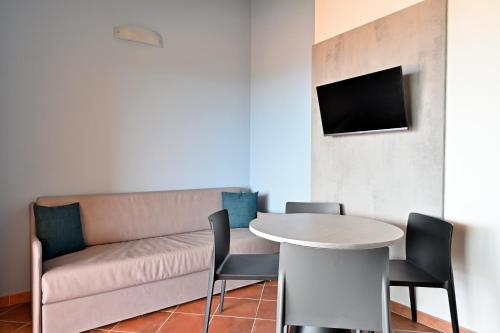 TV a/nebo společenská místnost v ubytování Residence Rocce Rosse