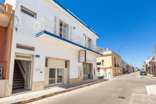 El barrio en el que está la casa de huéspedes o un barrio cercano
