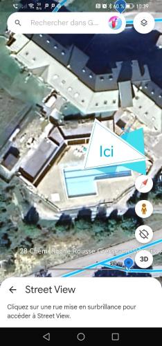 une capture d'écran d'un écran de téléphone portable avec un panneau d'ascenseur dans l'établissement Le Veymont, à Gresse-en-Vercors