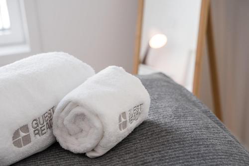 a rolled up towel sitting on top of a bed at GuestReady - Relaxing Getaway Near Porto in Vila Nova de Gaia