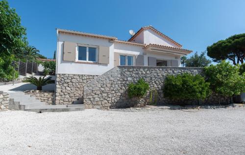 3 Bedroom Lovely Home In Roquebrune-Sur-Argens