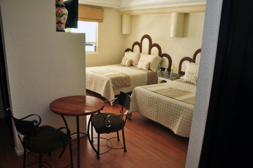 普埃布拉酒店- 菲尼薩房間的床