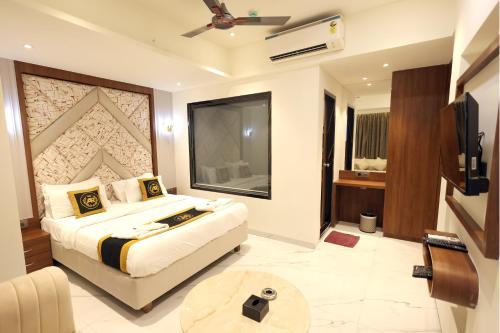 a bedroom with a bed and a television in a room at Hotel AR Inn in Thane