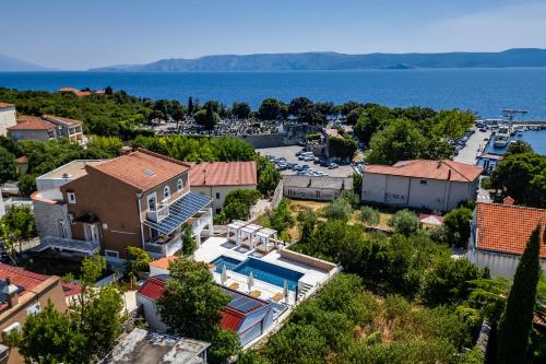 Fotografie z fotogalerie ubytování Apartment with heated pool, whirpool, view, near beach - by TRAVELER tourist agency Krk - ID 2683 v destinaci Novi Vinodolski