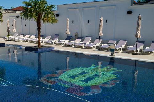 Kolam renang di atau dekat dengan HOTEL ADRIANO