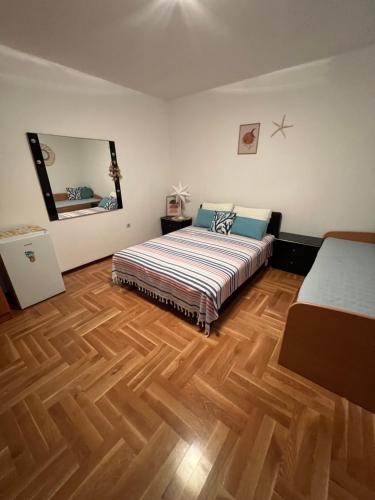Postel nebo postele na pokoji v ubytování Komforan studio u centru grada