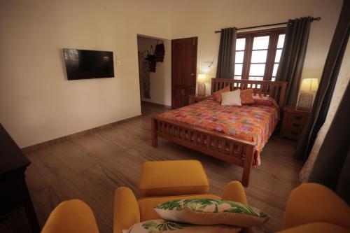 Una cama o camas en una habitación de Palliath House