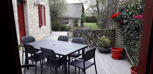 a table and chairs sitting on a patio at Leon in Saint-Hilaire