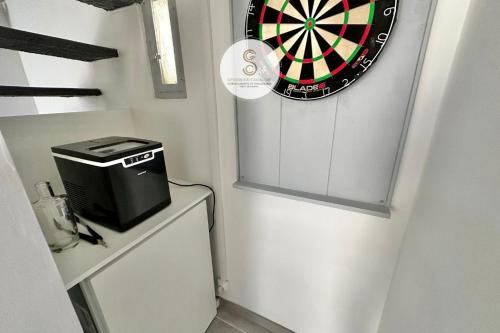 a dart board on a wall next to a door at Villa Candilou Saintes Maries de la Mer in Saintes-Maries-de-la-Mer