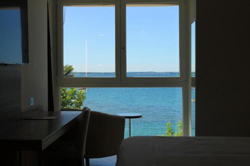 a room with a window looking out at the ocean at Kriss Internazionale Hotel in Bardolino