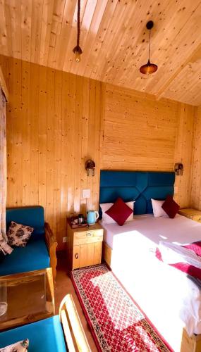 Postel nebo postele na pokoji v ubytování Snow Leopard Resort