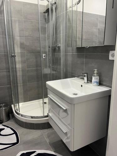 Modern Apartment - zentral