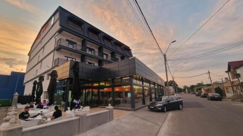 Kejiranan di persekitaran atau kejiranan dekat dengan hotel