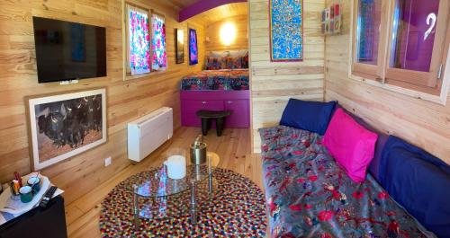 a living room with a couch and a table at Aigues Marines in Aigues-Mortes