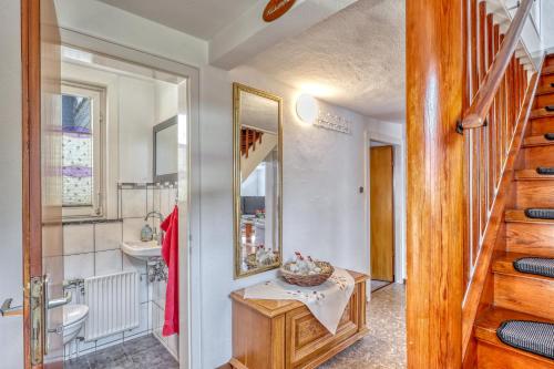 Ένα μπάνιο στο Ferienwohnung im Arfetal