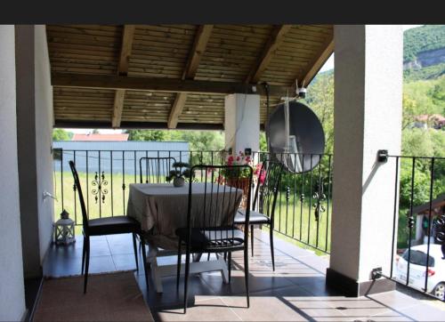 Μπαλκόνι ή βεράντα στο Apartman M&B - Kuća za odmor-Karanovac
