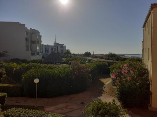 Photo de la galerie de l'établissement SAVANNA BEACH I Joli T2 avec vue mer piscine Cap d'Agde, au Cap d'Agde