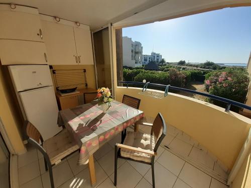 Photo de la galerie de l'établissement SAVANNA BEACH I Joli T2 avec vue mer piscine Cap d'Agde, au Cap d'Agde