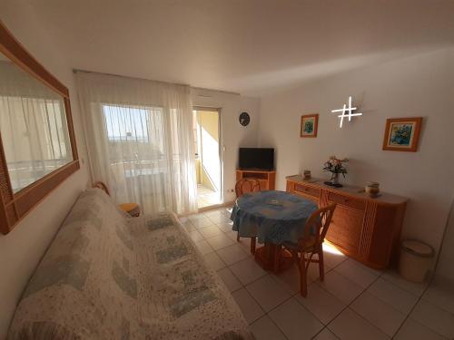 Photo de la galerie de l'établissement SAVANNA BEACH I Joli T2 avec vue mer piscine Cap d'Agde, au Cap d'Agde