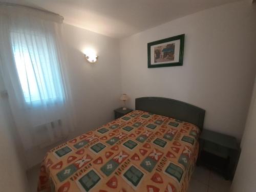 Posteľ alebo postele v izbe v ubytovaní SAVANNA BEACH I Joli T2 avec vue mer piscine Cap d'Agde