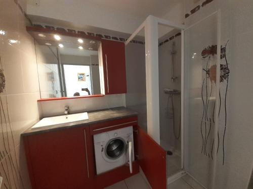 Kúpeľňa v ubytovaní SAVANNA BEACH I Joli T2 avec vue mer piscine Cap d'Agde