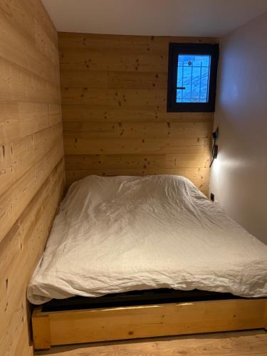 Ένα ή περισσότερα κρεβάτια σε δωμάτιο στο Appart Antoine les angles