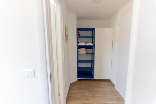 a hallway with blue shelving in a white room at Il tuo rifugio vista mare DIMORA SABUCCHI in Pescara