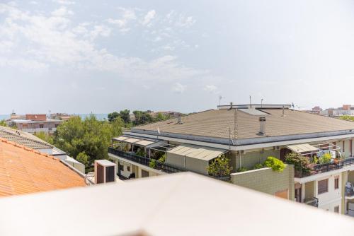 an overhead view of a building with a roof at Il tuo rifugio vista mare DIMORA SABUCCHI in Pescara