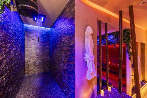 a room with purple lights on the wall at Villa Libertà in Palermo