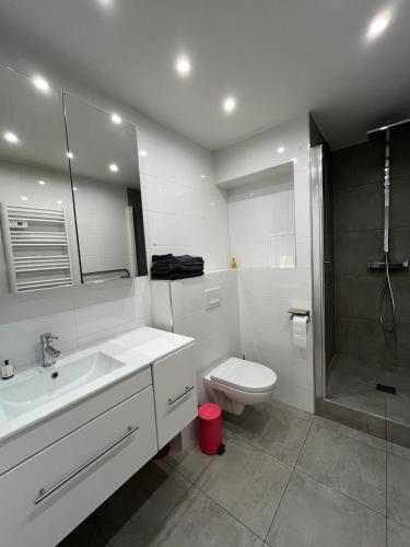 Ένα μπάνιο στο Cozy 2 pièces, 41 m2 in Boulogne Billancourt
