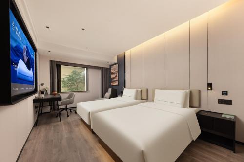 Ένα ή περισσότερα κρεβάτια σε δωμάτιο στο Atour Hotel Beijing Guomao Dongdaqiao Subway Station