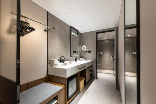 Ένα μπάνιο στο Atour Hotel Beijing Guomao Dongdaqiao Subway Station