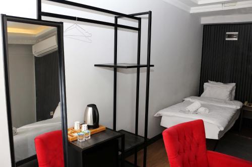Ένα ή περισσότερα κρεβάτια σε δωμάτιο στο biglife hotel