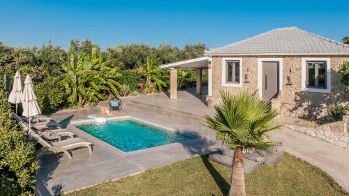 Binios Villa - private pool, walking distance from the Beach