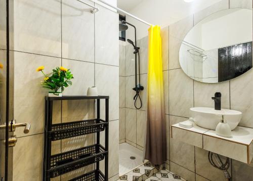 a bathroom with a shower and a sink at Villa Blanche in Douala