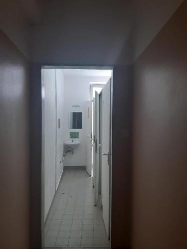 Televisyen dan/atau pusat hiburan di 2-Rent Group Hostel Rooms&Apartments GKP2