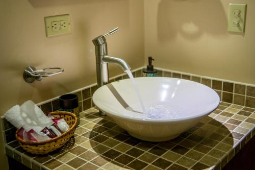 Ένα μπάνιο στο Bugambilias Suites