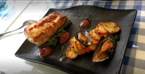 Makanan di atau berdekatan apartmen