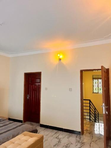 Imagen de la galería de Serenity LakeView 4BR Duplex Entebbe Close to Airport, en Entebbe