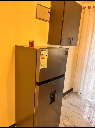 Una cocina o zona de cocina en Serenity LakeView 4BR Duplex Entebbe Close to Airport