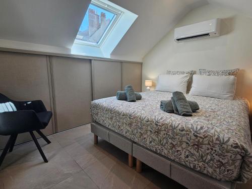 Postel nebo postele na pokoji v ubytování Maison Parenthèse Prestige Tours Centre