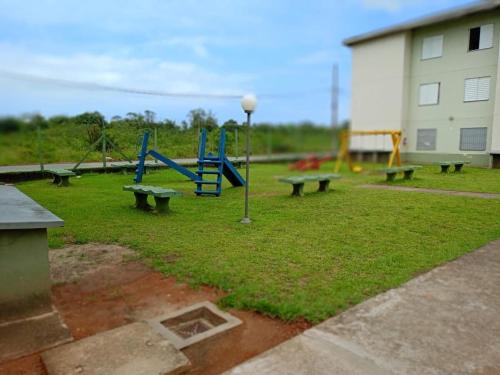 Ο χώρος παιχνιδιού για παιδιά στο Ground floor apartment accommodation in Itanhaem