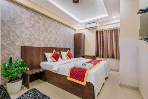 a bedroom with a large bed in a room at Boat Residency in Cochin