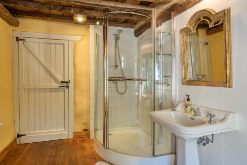 Bilik mandi di Gite - Li Badet - 19 personnes - Jacuzzi