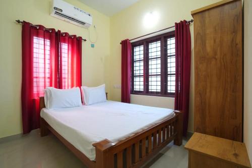 En eller flere senge i et værelse på 1 Bedroom with dinning and sofa